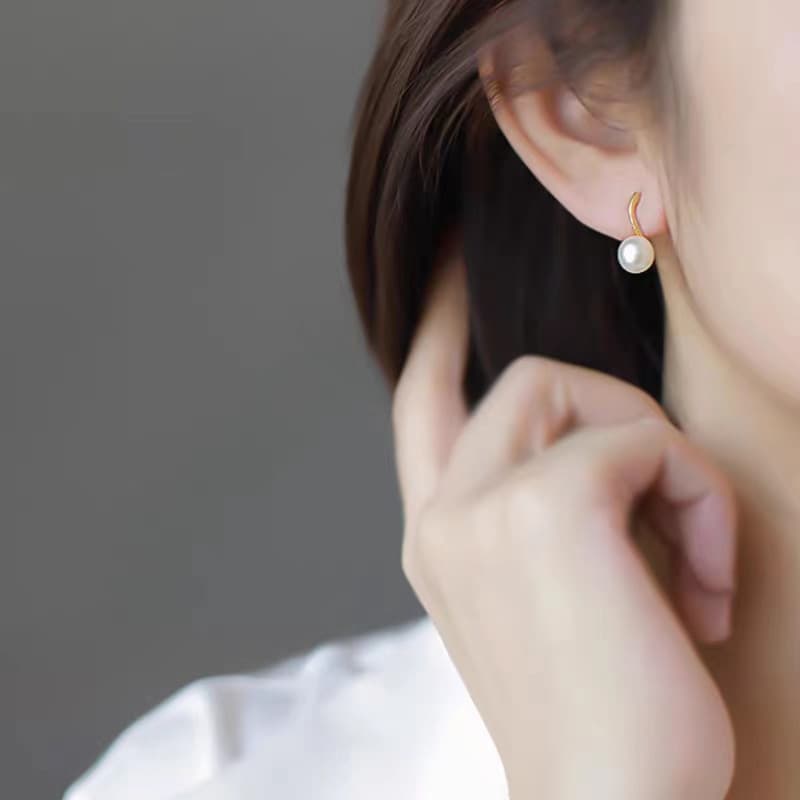 40代女性プレゼント 上品な真珠ピアス 高級感のある大人の耳飾り