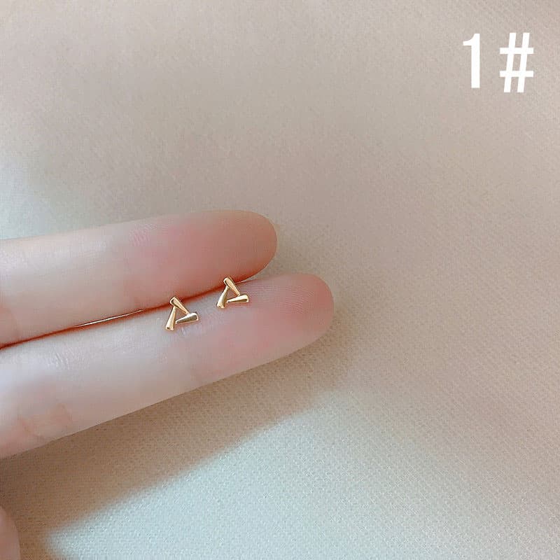 40代女性プレゼント 金属アレルギー対応ミニピアス シンプル三角デザイン